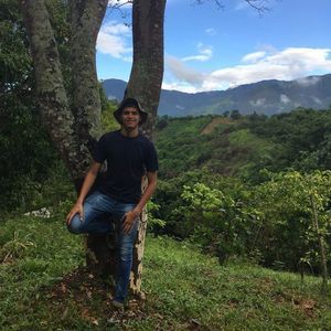 Meet your Posher, Elian